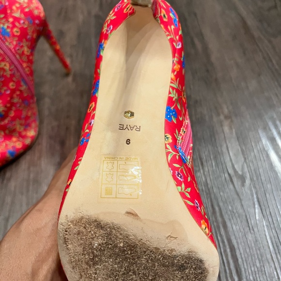 RAYE BOOTIE•MAGENTA WITH MULTI-COLORED FLOWERS•SIZE: 9 - Picture 11 of 15